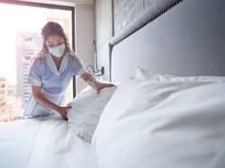Jangan Bed Down di Hotel, Sandiaga Sempat Semangati Jane Shalimar saat Sakit
