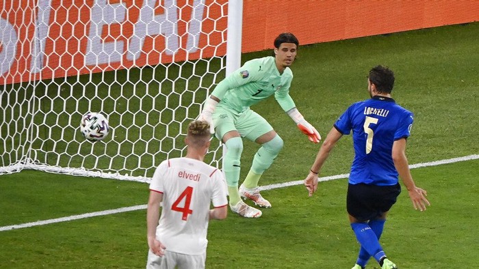 Italys Manuel Locatelli scores his sides first goal during the Euro 2020 soccer championship group A match between Italy and Switzerland at the Rome Olympic stadium, Wednesday, June 16, 2021. (AP Photo/Riccardo Antimiani, Pool)