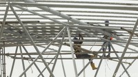 Anies mengatakan, proses pengangkatan rangka atap stadion JIS seberat 3.900 ton, menjadi sejarah.