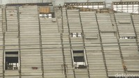 JIS dirancang menggunakan sistem atap buka tutup (retractable roof), sehingga bisa digunakan dalam cuaca apapun.
