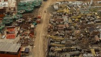 Proses topping off rangka atap JIS sangat kompleks, membutuhkan kompetensi, presisi yang tinggi, serta persiapan yang luar biasa.