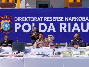 Gerebek Kampung Narkoba, Polda Riau Tangkap Bandar Berjuluk Ratu Narkoba