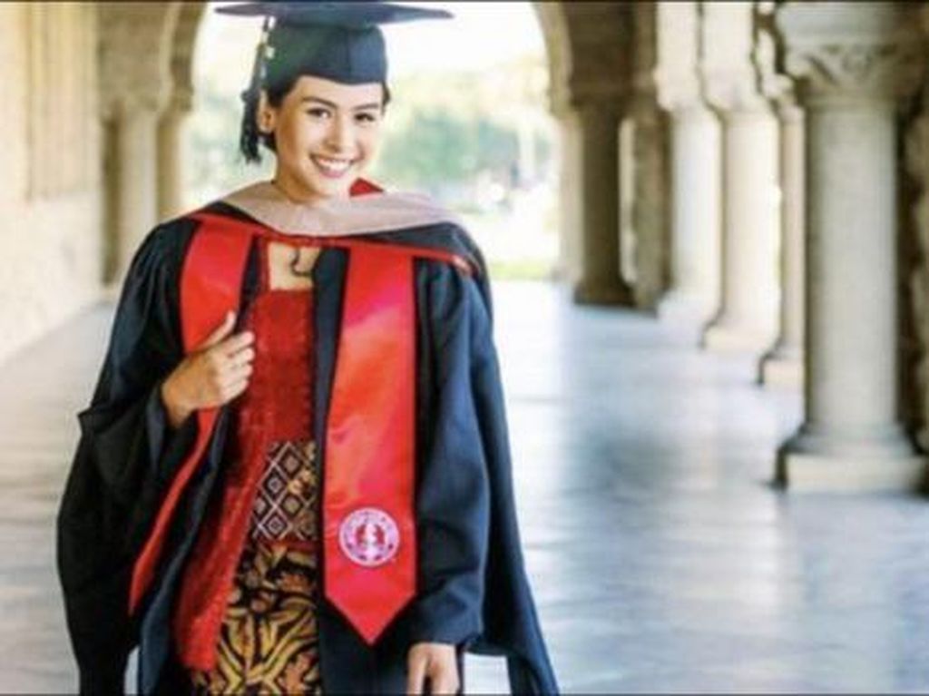 Selamat Tinggal Stanford! Maudy Ayunda Pulang Tak Sekadar Bawa Koper Banyak
