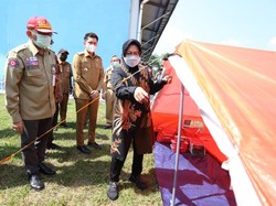 Risma Akui Kemensos Butuh Banyak Bantuan Pihak Lain