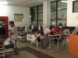 Video Suasana di RSUD Subang: Pasien Terus Berdatangan, IGD Penuh!