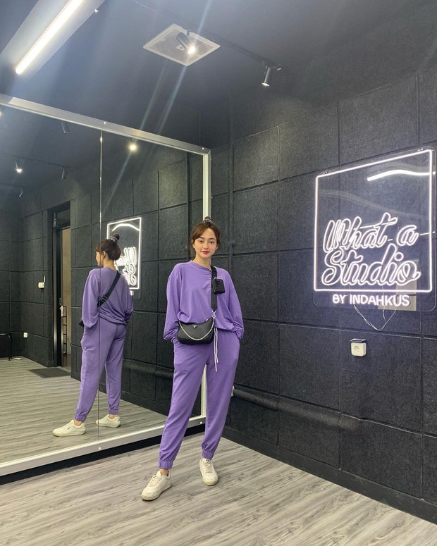 OOTD Fashion Korea ala Indah Kusuma/sumber: www.instagram.com/indahkus_/OOTD Fashion Korea ala Indah Kusuma/sumber: www.instagram.com/indahkus_/ Tampil manis bak eonni Korea ala Indah Kusuma.