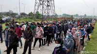 Penampakan Antrean Vaksinasi COVID-19 di GBLA Bandung