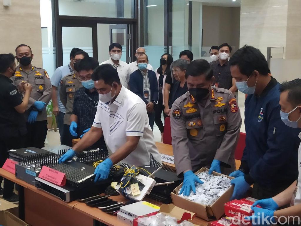 Bareskrim Tangkap 5 Pelaku Pinjol Ilegal Rp Cepat Penyebar Foto Vulgar! Bareskrim Tangkap 5 Pelaku Pinjol Ilegal Rp Cepat Penyebar Foto Vulgar!