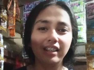 Cowok Cantik Penjual Kopi di Surabaya Akhirnya Punya Pacar Gegara Viral Cowok Cantik Penjual Kopi di Surabaya Akhirnya Punya Pacar Gegara Viral
