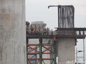 Kunjungi Karawang, Menko Marves Luhut Aspresiasi Progres KJCB