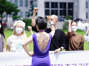 Gaya Anggota DPR Termuda Korsel Disorot, Promosi RUU Pakai Dress Terbuka Gaya Anggota DPR Termuda Korsel Disorot, Promosi RUU Pakai Dress Terbuka