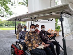 Momen Sandiaga Jadi Sopir Tembak Airlangga, Nadiem dan Budi Gunadi