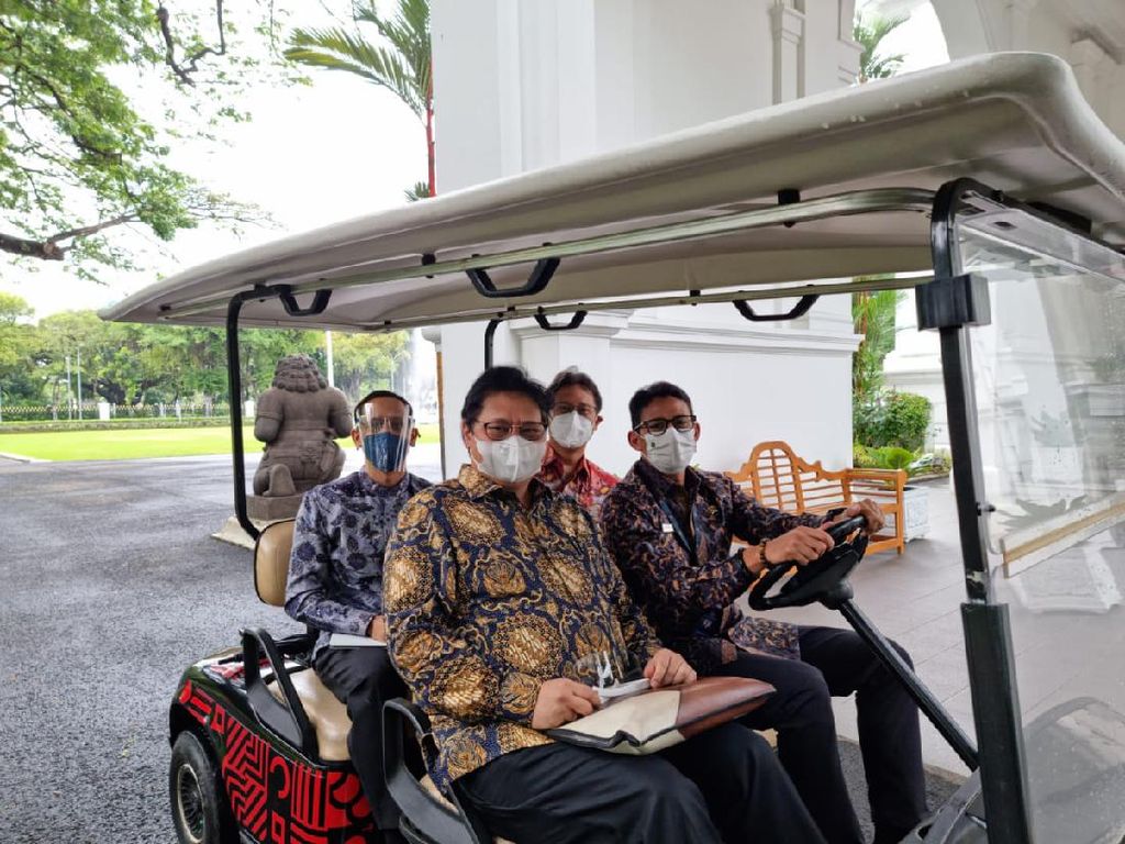 Momen Sandiaga Jadi Sopir Tembak Airlangga, Nadiem dan Budi Gunadi Momen Sandiaga Jadi Sopir Tembak Airlangga, Nadiem dan Budi Gunadi