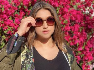 Selamat Ultah Sarah Azhari, Seksinya Awet di Usia 44 Tahun