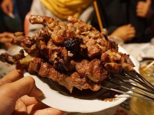 Sate Lemak Susu Sapi dan Sate Tahu Jamur Ini Jadi Buruan karena Rasanya Sate Lemak Susu Sapi dan Sate Tahu Jamur Ini Jadi Buruan karena Rasanya