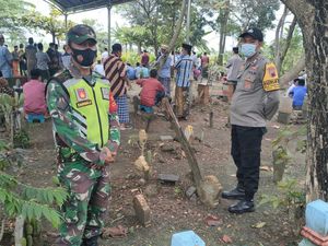 Geger Pemakaman Jenazah COVID-19 di Demak Tanpa Prokes Geger Pemakaman Jenazah COVID-19 di Demak Tanpa Prokes