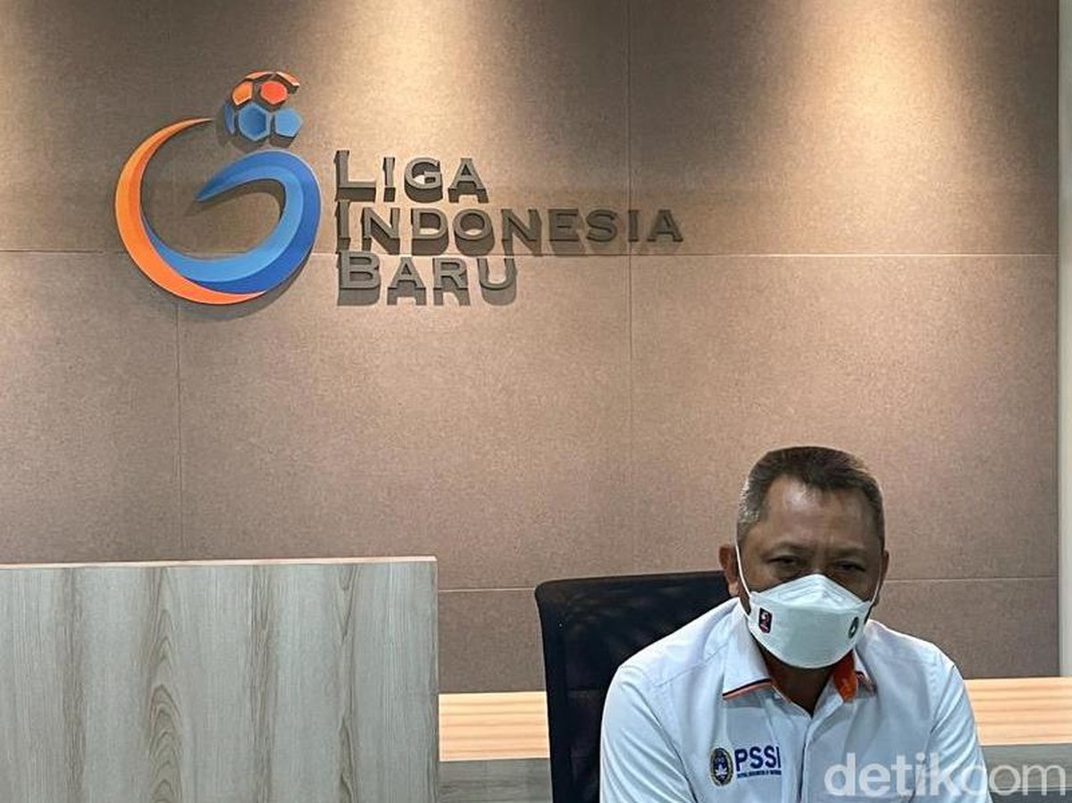 Direktur Operasional PT Liga Indonesia Baru, Sudjarno, menjelaskan sistem semi bubble to bubble di Liga 1. (Foto: detikcom/Lucas Aditya)
