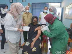 Serapan Vaksinasi Tertinggi Se-Jatim, Bupati Ipuk: Terus Tegakkan Prokes