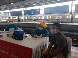 Antusiasme Pengguna KRL di Bogor Divaksin: Kita Rentan Terpapar Corona