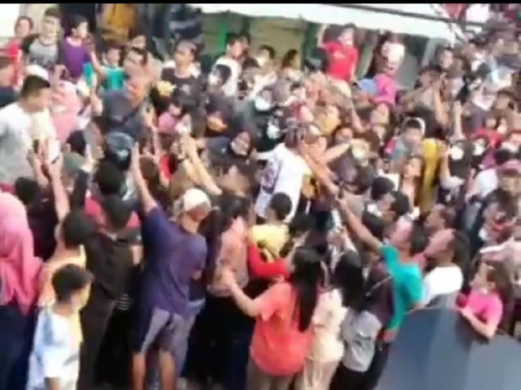 Heboh Warga Sulut Sambut Juara MMA Windri Patilima, Ini Kata Satgas COVID Heboh Warga Sulut Sambut Juara MMA Windri Patilima, Ini Kata Satgas COVID