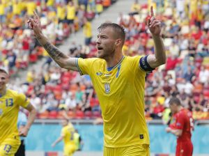 Ledek Ronaldo dan Pogba, Yarmolenko: Soda dan Bir Bisa Kontak Saya!