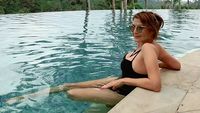 8 Gaya Artis Pakai Baju Renang, Tamara Bleszynski Sindir Netizen Julid