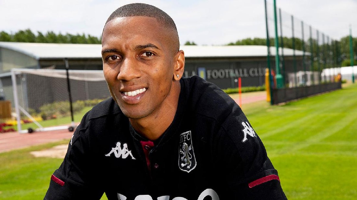 Ashley Young resmi bergabung ke Aston Villa dari Inter Milan. (Foto: dok. Aston Villa)