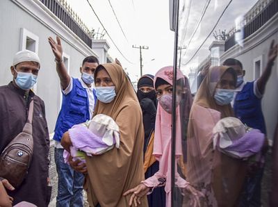 Belasan Rohingya di Aceh Direlokasi ke Medan