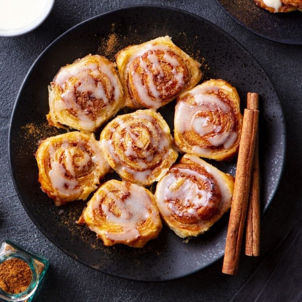cinnamon roll yang lezat