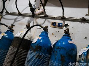 Stok Tabung Oksigen di Pasar Pramuka Ludes, Isi Ulangnya Masih Ada?