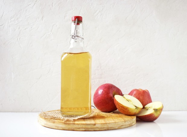 Cuka sari apel membantu memperbaiki sel, mengangkat sel kulit mati, merangsang produksi kolagen /freepik.com