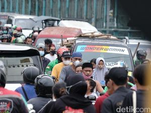 Duh, Semrawutnya Lalin di Perlintasan Kereta Pondok Ranji