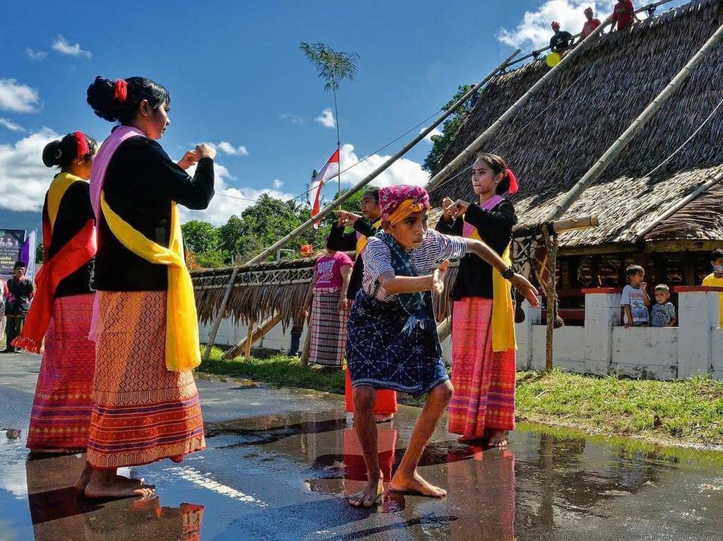 Festival Teluk Jailolo Bangkitkan Gairah Masyarakat Festival Teluk Jailolo Bangkitkan Gairah Masyarakat