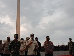 COVID di DKI Melonjak, Anies Bakal Bubarkan Kerumunan di Atas 5 Orang