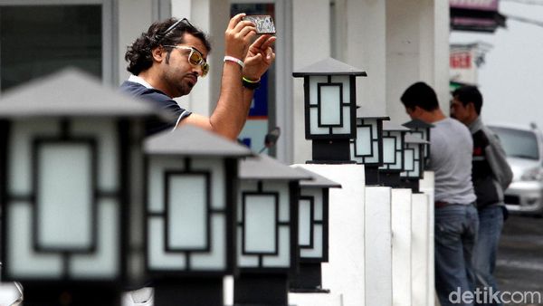 Hiruk Pikuk Aktivitas Turis Arab di Puncak