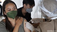 Jakarta Gencar Vaksinasi Massal di Tengah Melonjaknya Kasus Corona