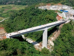 Penampakan Pembangunan Jembatan Tertinggi Proyek Kereta Cepat