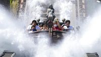 Kembali Dibuka, Warga Italia Ramai-ramai Bermain di Taman Hiburan