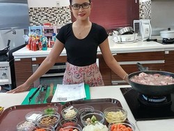 Keren! Wanita Asal Grobogan Ini Sukses Jualan Kue Tradisional di Dubai