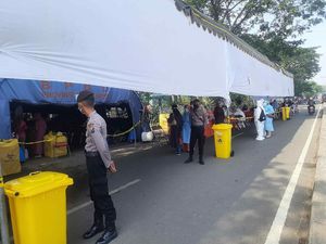 Suasana Penyekatan di Suramadu Usai Pos Dirusak Ratusan Warga Suasana Penyekatan di Suramadu Usai Pos Dirusak Ratusan Warga