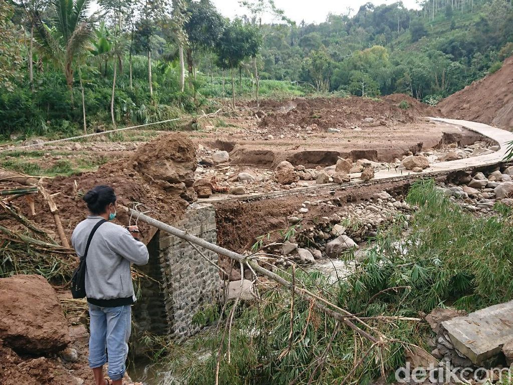 Longsor di Tulungagung Ganggu Irigasi 171 Hektare Lahan Pertanian Longsor di Tulungagung Ganggu Irigasi 171 Hektare Lahan Pertanian