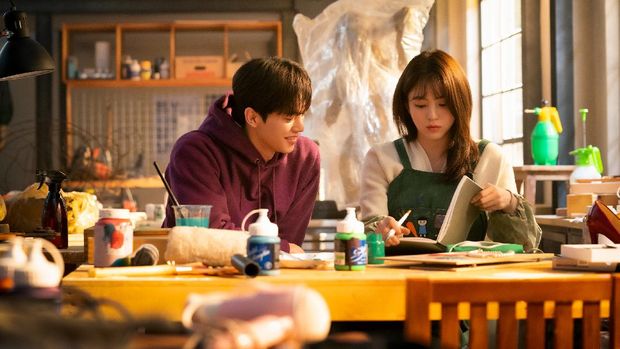 Park Jae-eon (Song Kang) dan Yoo Na-bi (Han So-hee) dalam Nevertheless.