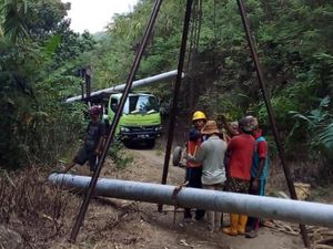 Warga Kampung di Sukabumi Selatan Segera Menikmati Listrik Warga Kampung di Sukabumi Selatan Segera Menikmati Listrik