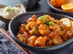 Resep Ayam Goreng Saus Jeruk ala Restoran yang Renyah Segar