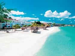 Jangan Salfok Ya, Resor Ini Namanya Sandals dan Ada Giveaway Honeymoon