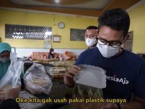 Sandiaga Uno Jajan Jalangkote di Maros Sambil Ingatkan Prokes ke Pengunjung Sandiaga Uno Jajan Jalangkote di Maros Sambil Ingatkan Prokes ke Pengunjung