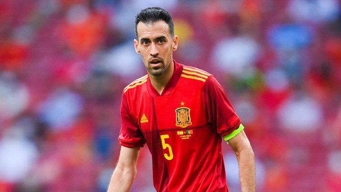 MADRID, SPAIN - JUNE 04: Sergio Busquets of Spain looks on during the international friendly match between Spain and Portugal at Wanda Metropolitano stadium on June 04, 2021 in Madrid, Spain. (Photo by David Ramos/Getty Images)