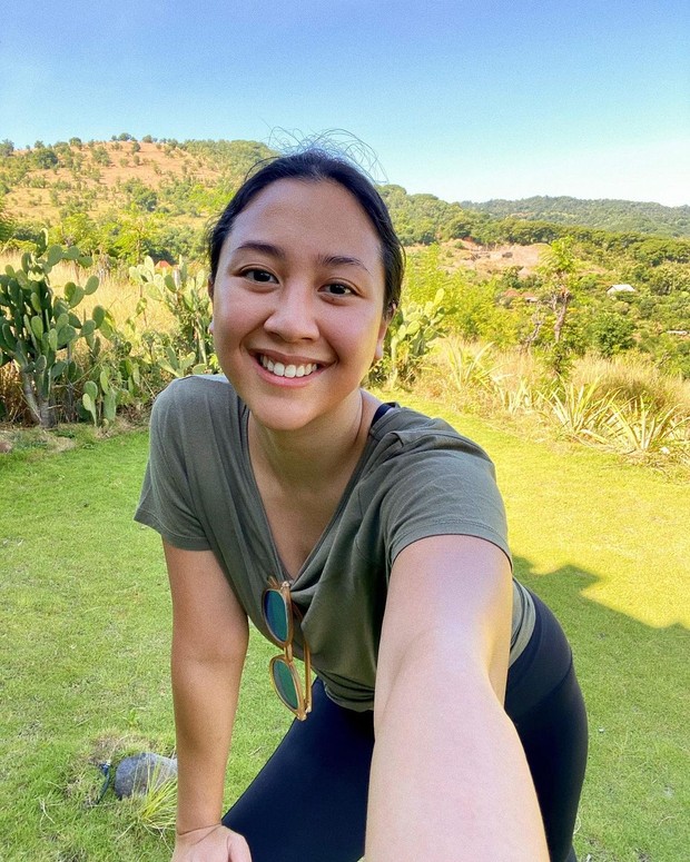 Sherina Munaf melakukan exercise tanpa bermakeup/instagram.com/sherinasinna