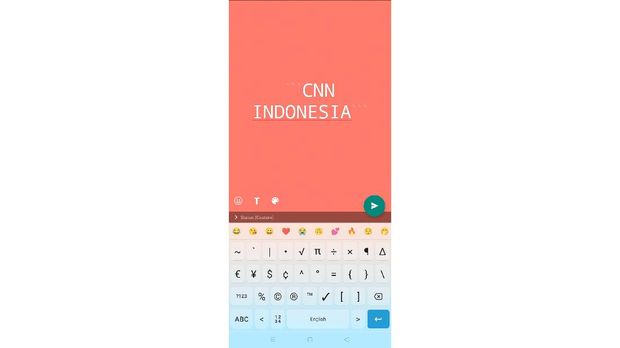 Tangkapan layar cara mengganti font di WhatsApp Story.