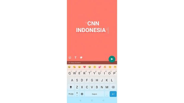 Tangkapan layar cara mengganti font di WhatsApp Story.
